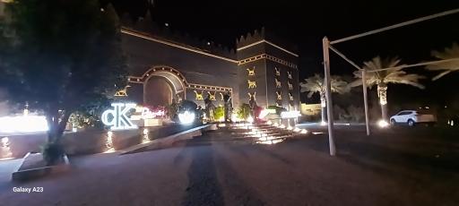 رستوران پدیده