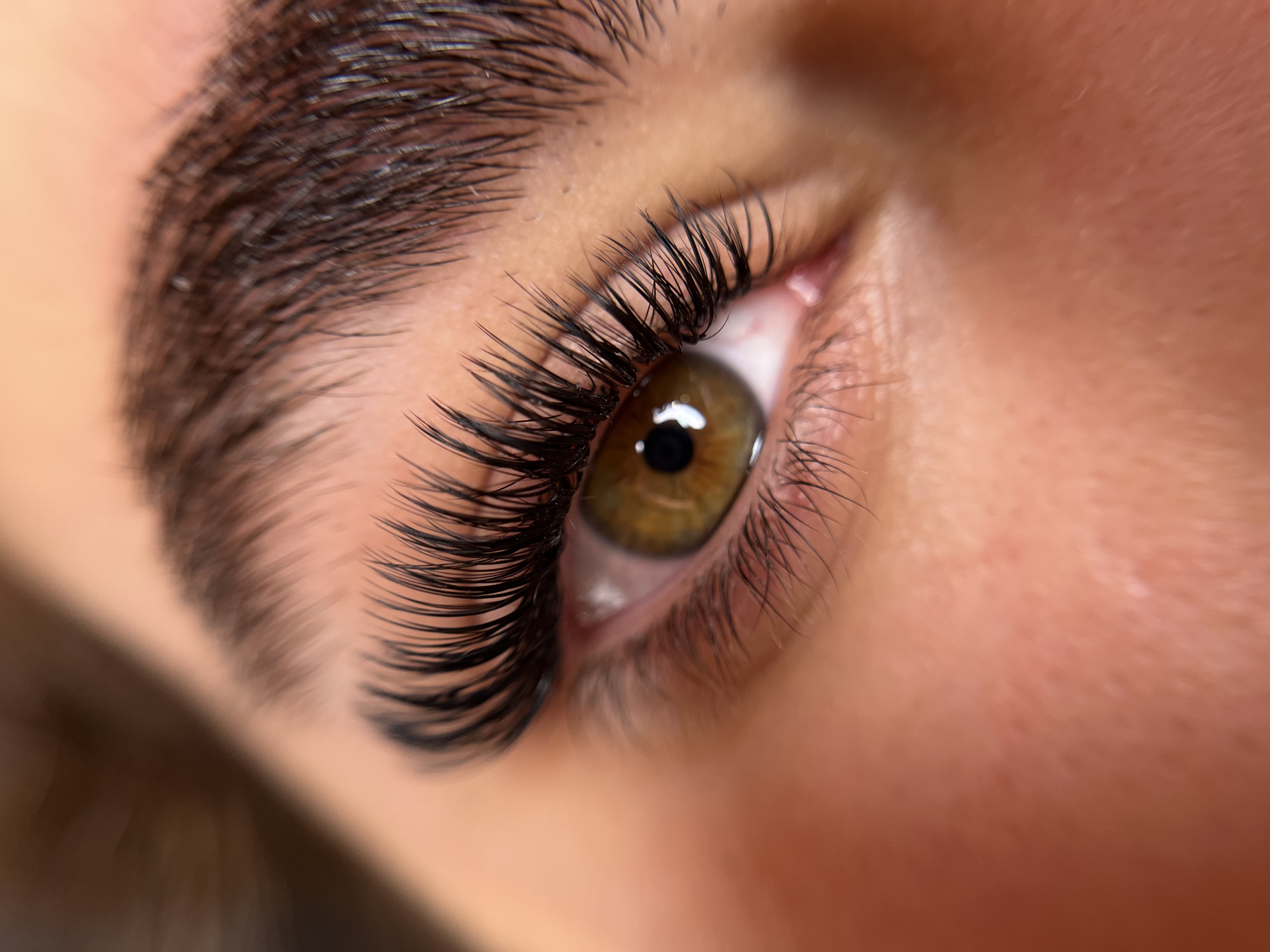 خدمات تخصصی اکستنشن مژه مونا