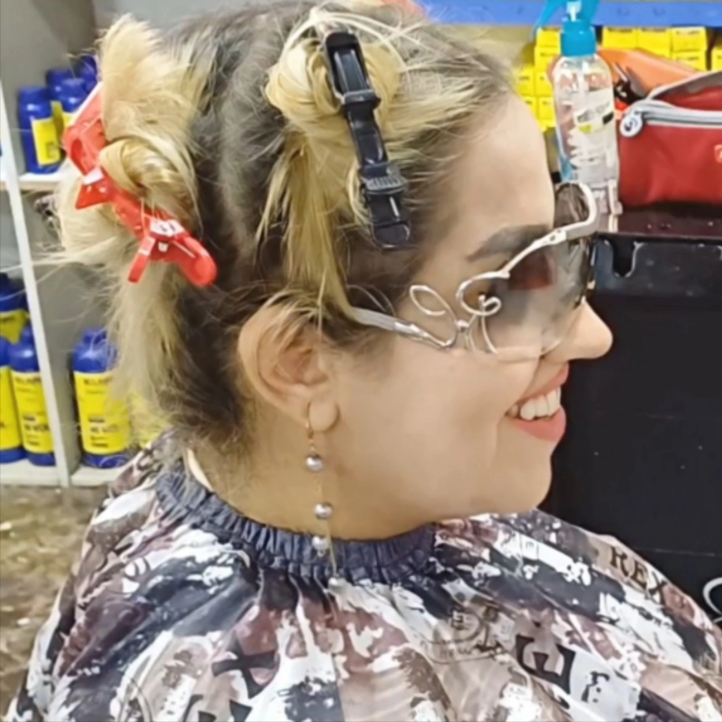 کوتاهی موی زنانه در سالن کادی