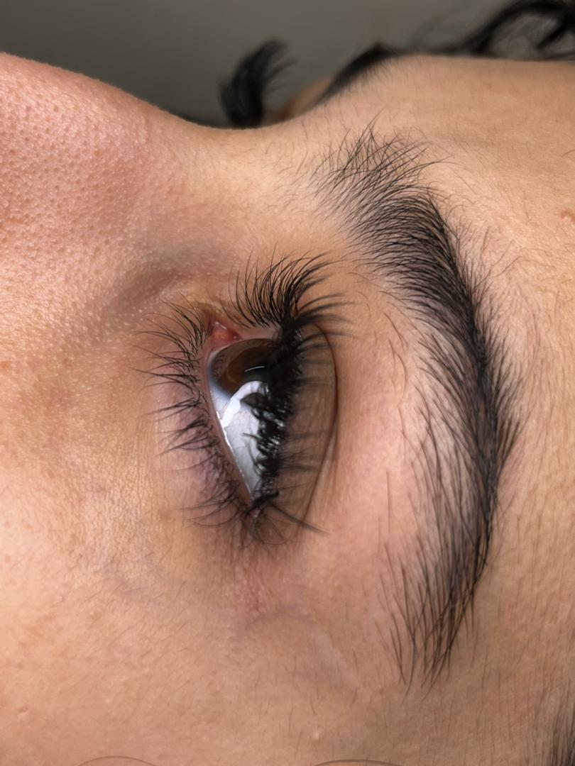 سالن زیبایی و آرایشگاه زنانه صورتی