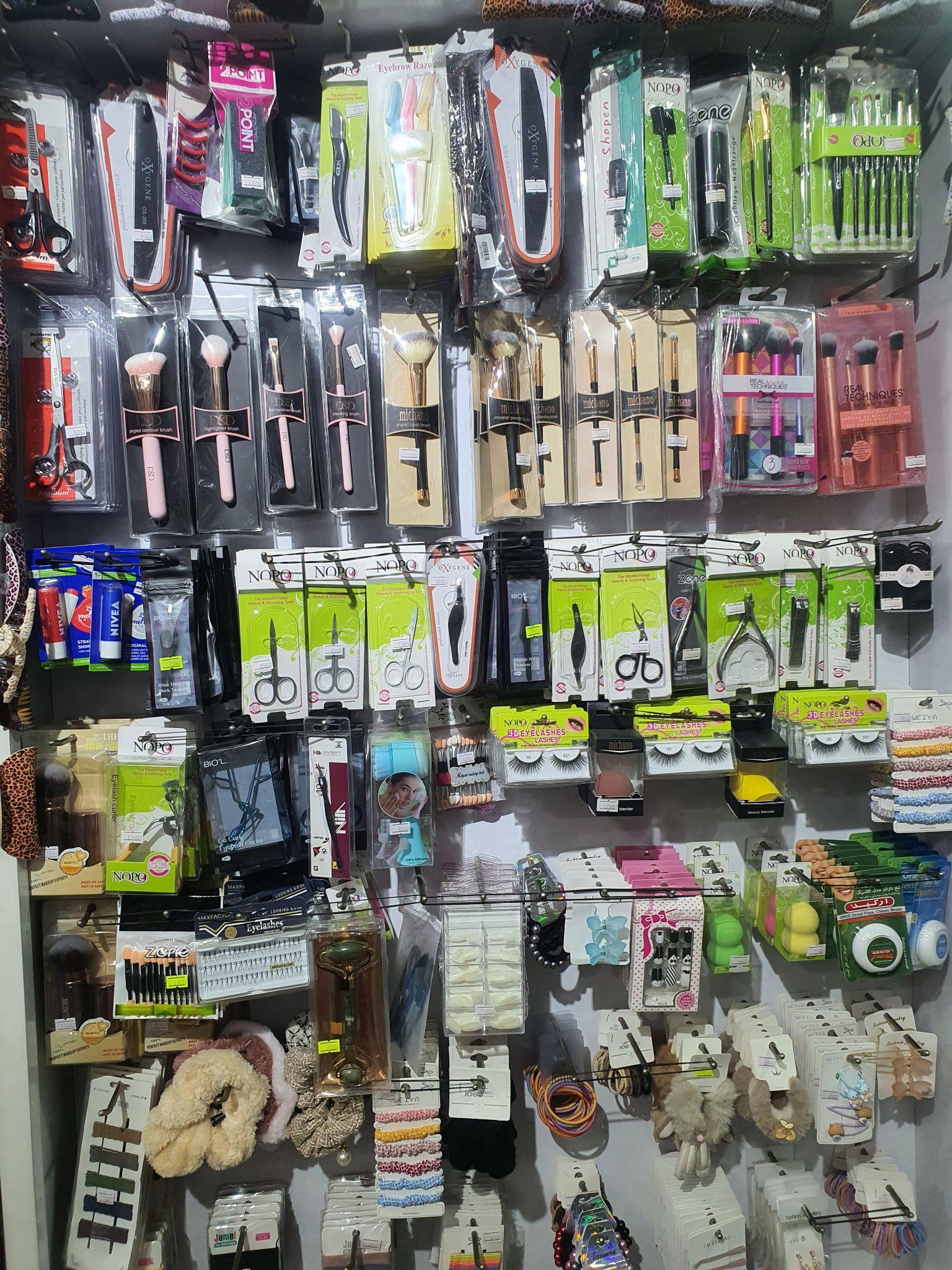 لوازم ارایشی و بهداشتی عطر و ادکلن