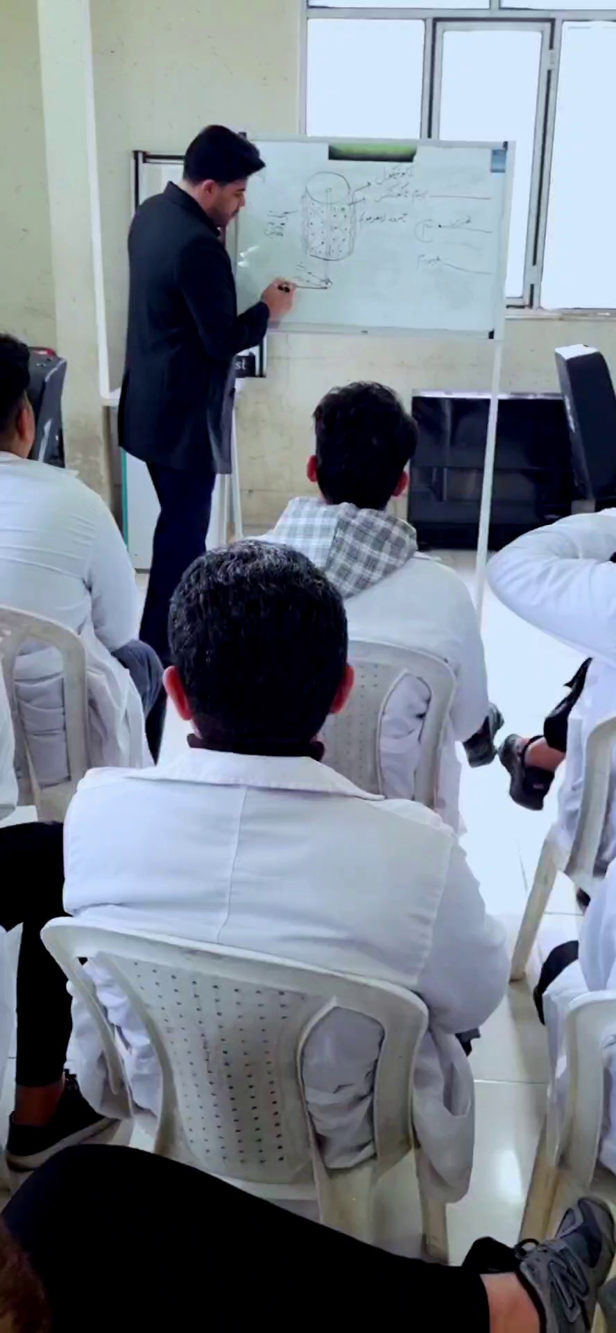 آموزشگاه آرایشگری مردانه پدیده شهر