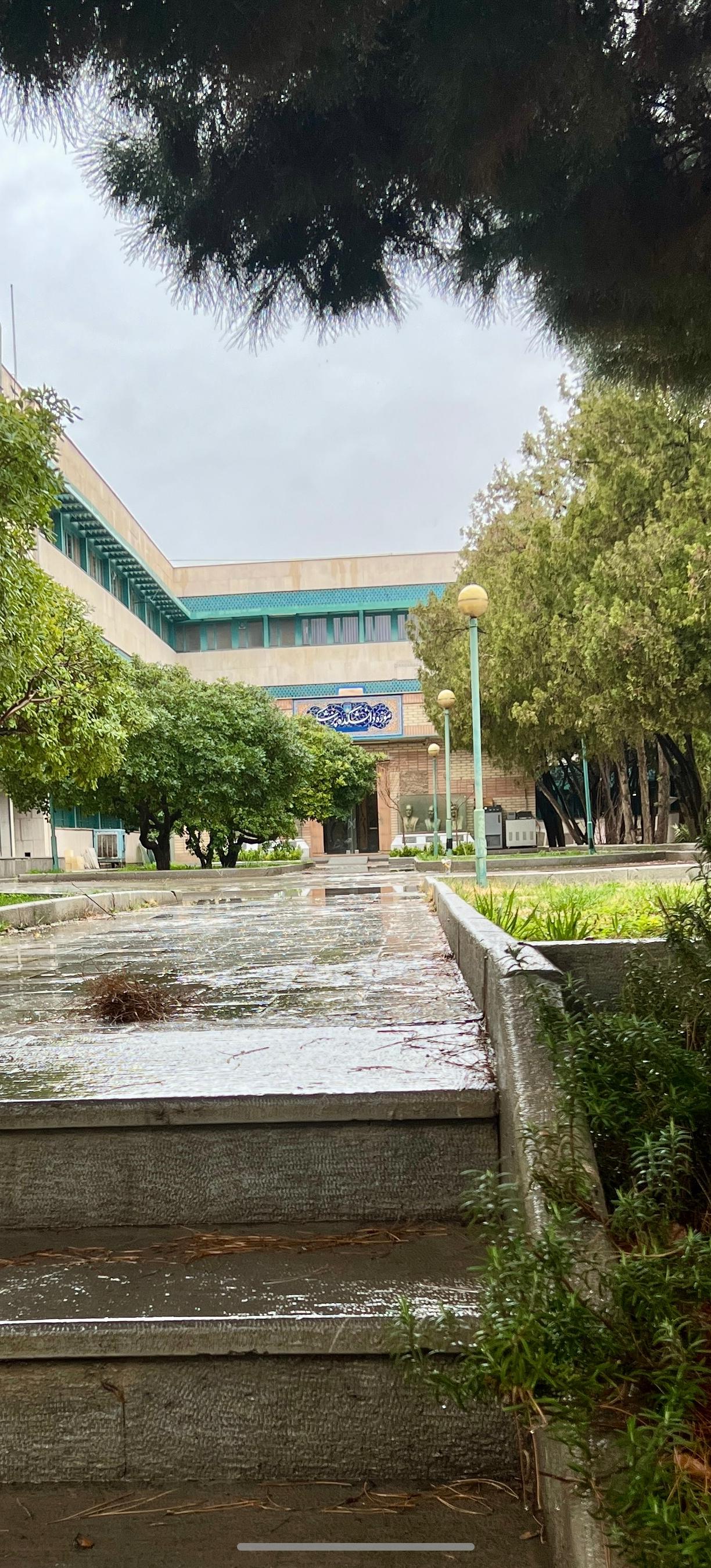 دانشکده زبانهای خارجی