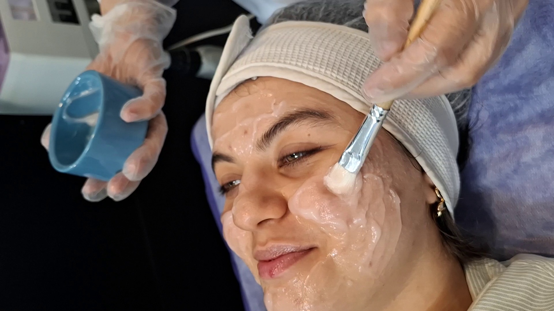 خدمات تخصصی پاکسازی پوست صورت