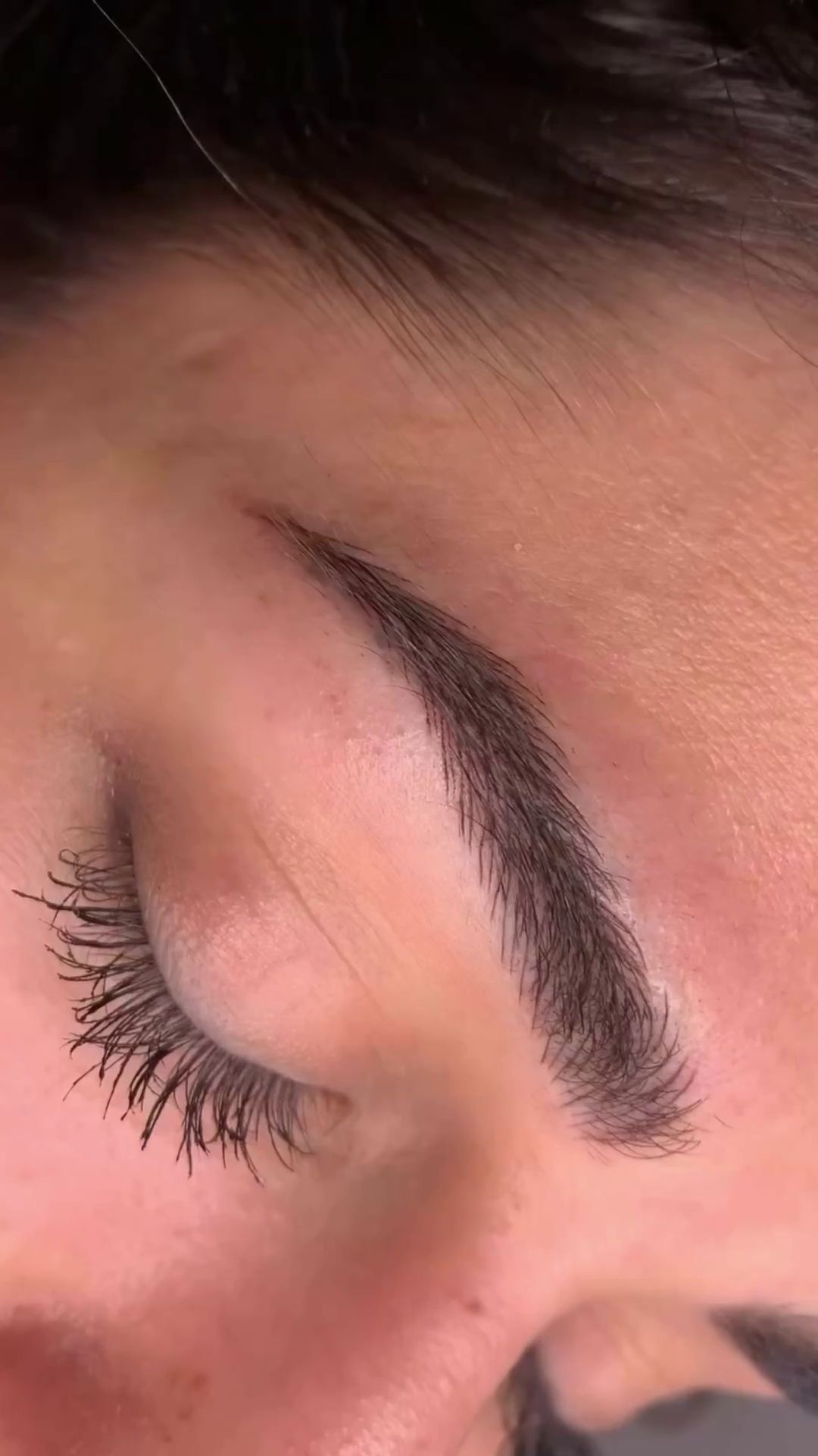 متخصص در آرايش دائم صورت