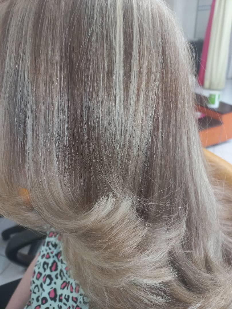 آموزشگاه و سالن زیبایی سیب سبز