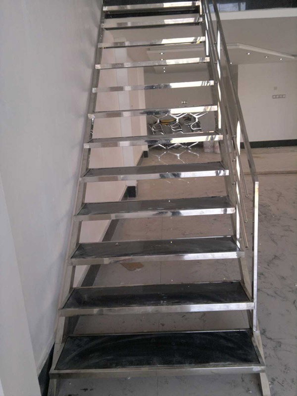 آذین استیل جورابچی