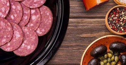 شام شب شهر( انواع سوسیس و‌کالباس)