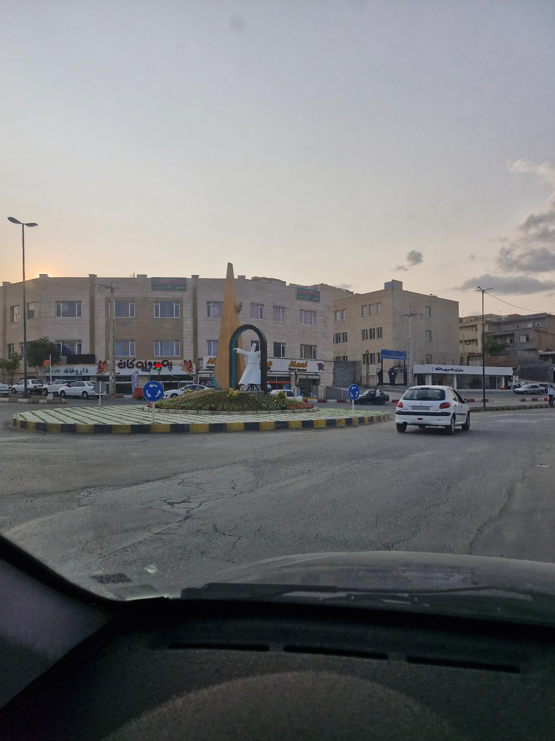 میدان بهاران