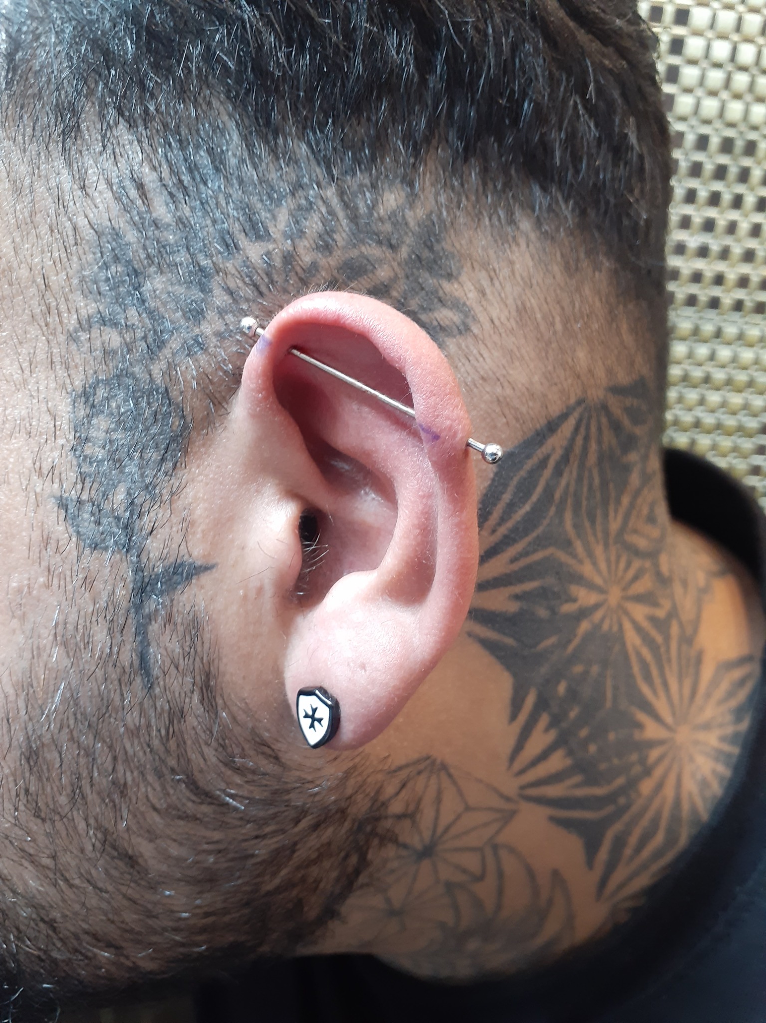 خدمات پیرسینگ آی تک