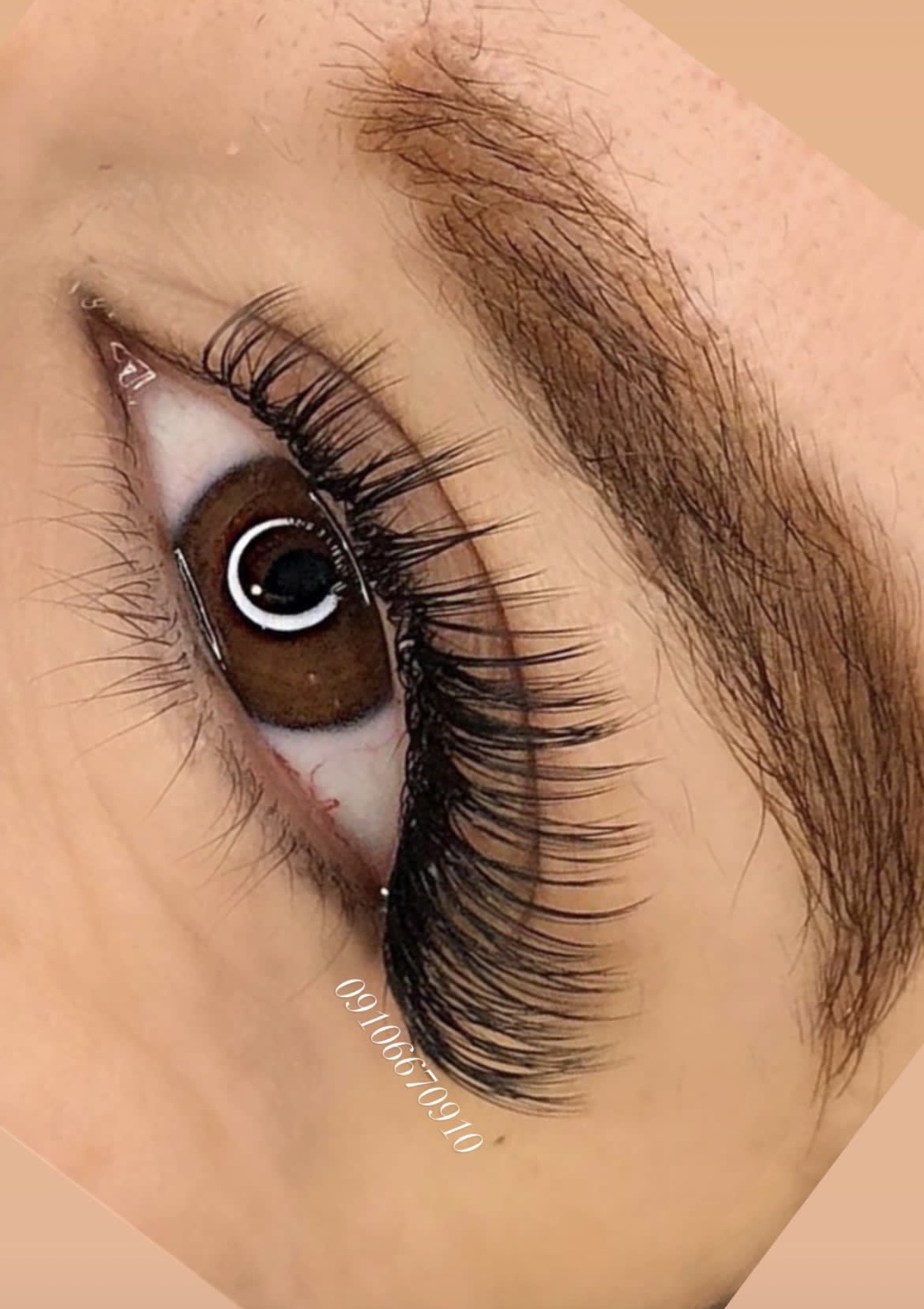 سالن تخصصی مژه مانلی فخر
