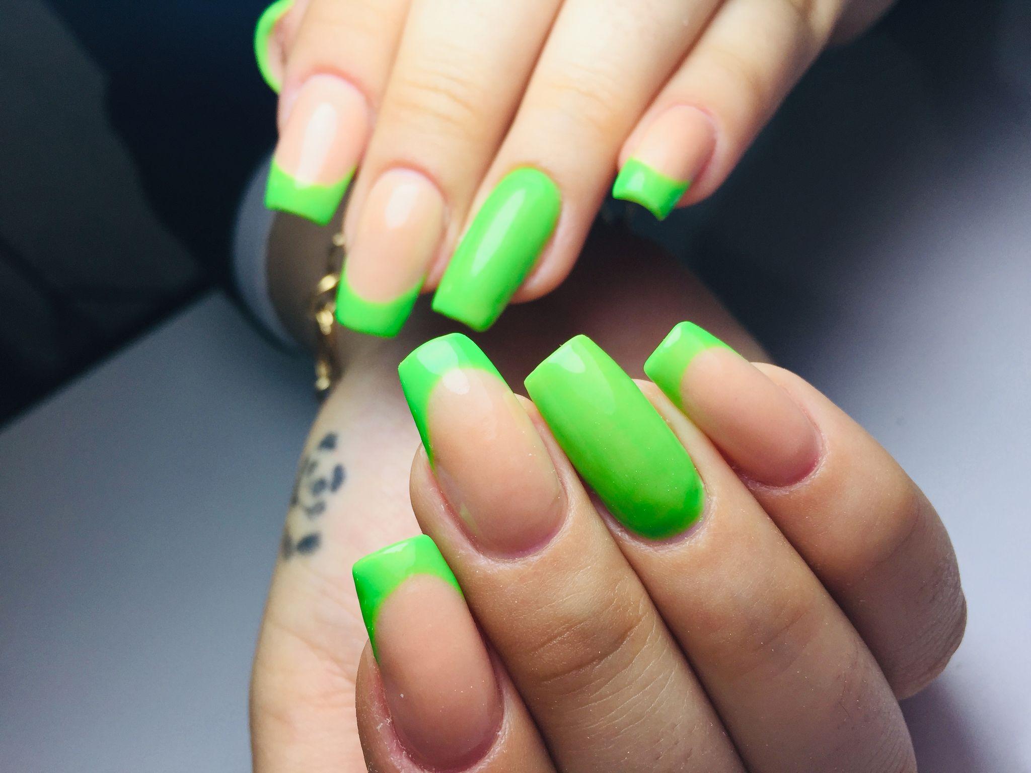 کاشت ناخن یوسفی