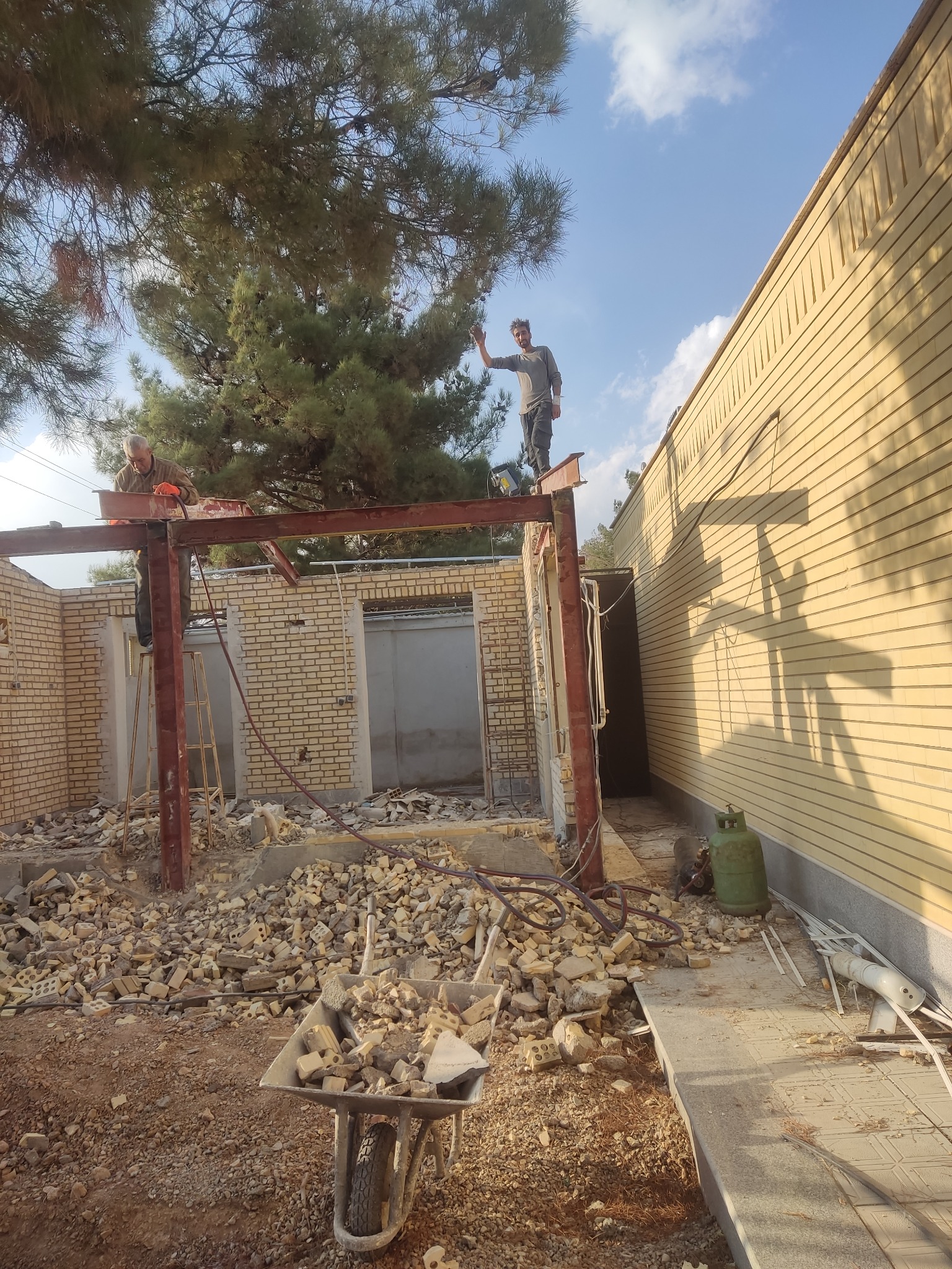 تخریب و بازسازی ساختمان جاده عباسی