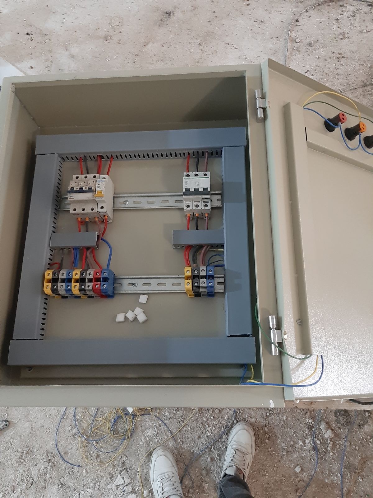برقکاری ساختمان وتاسیسات