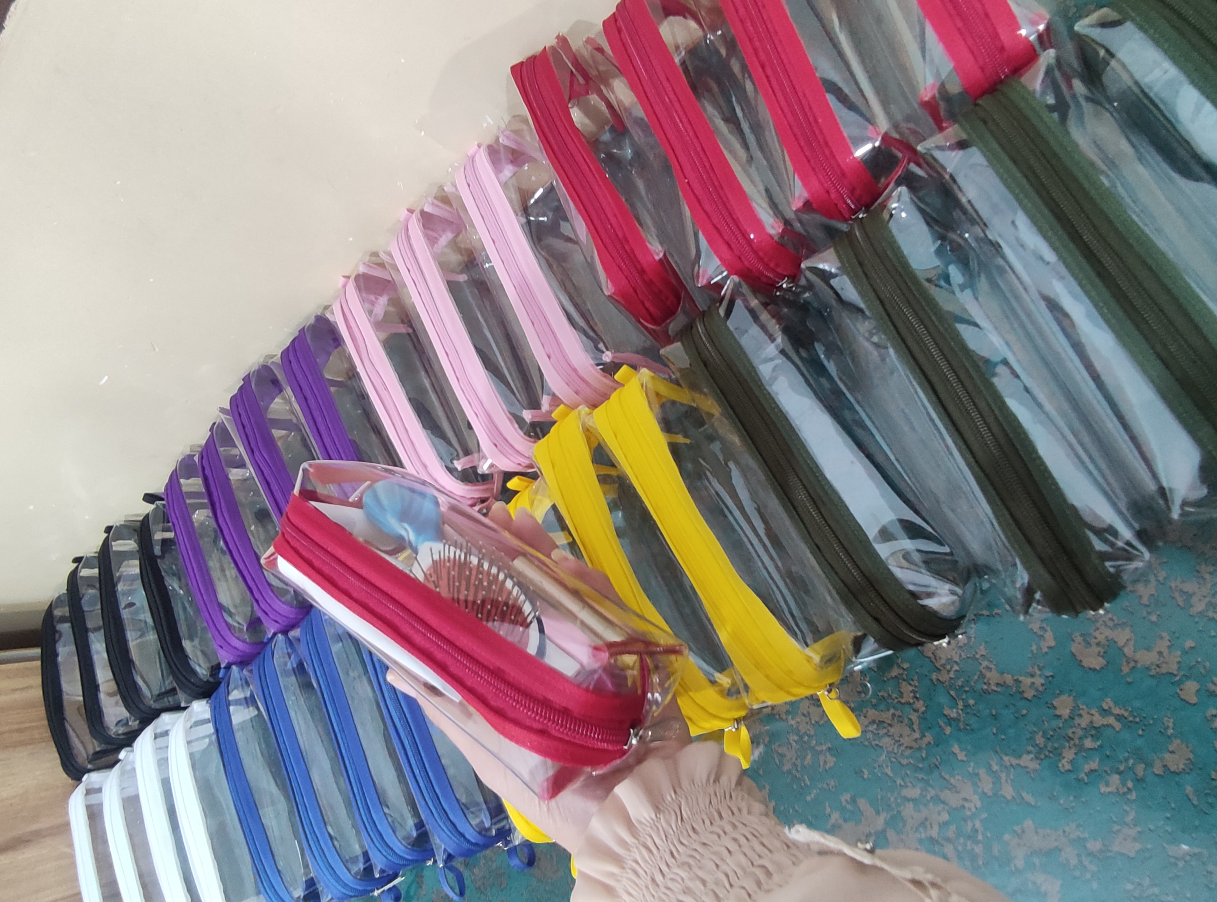 تولید کیف لوازم آرایشی زهرا