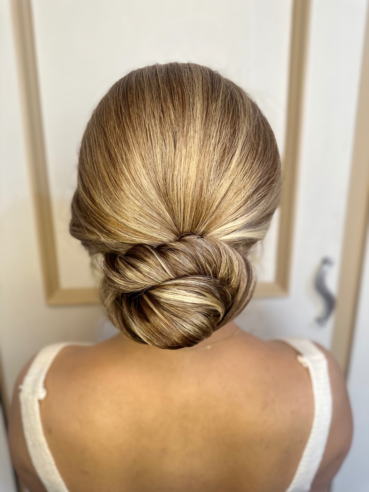 خدمات تخصصی ناخن و میکاپ eljan