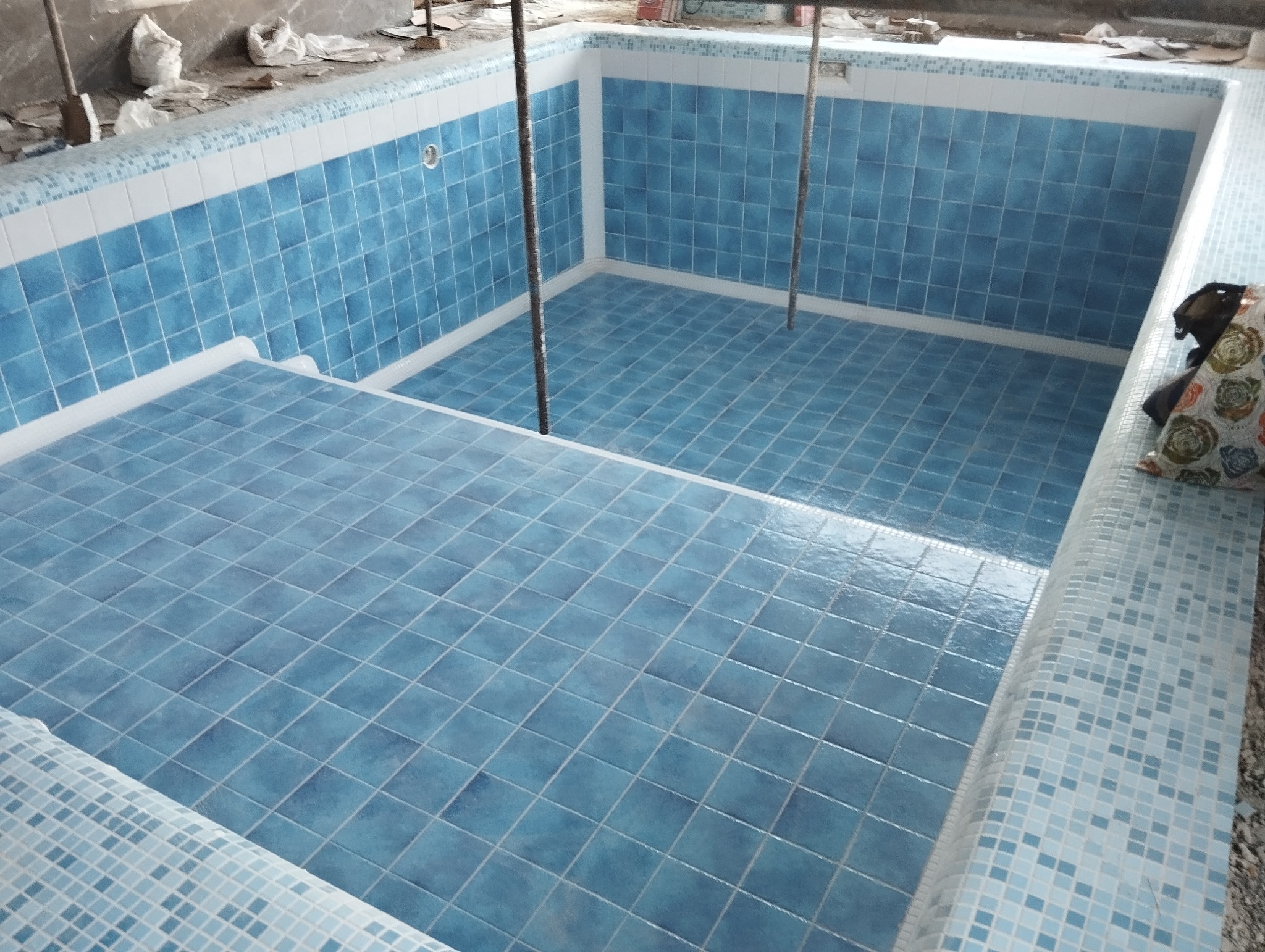 نصب کاشی و سرامیک استخر و جکوزی
