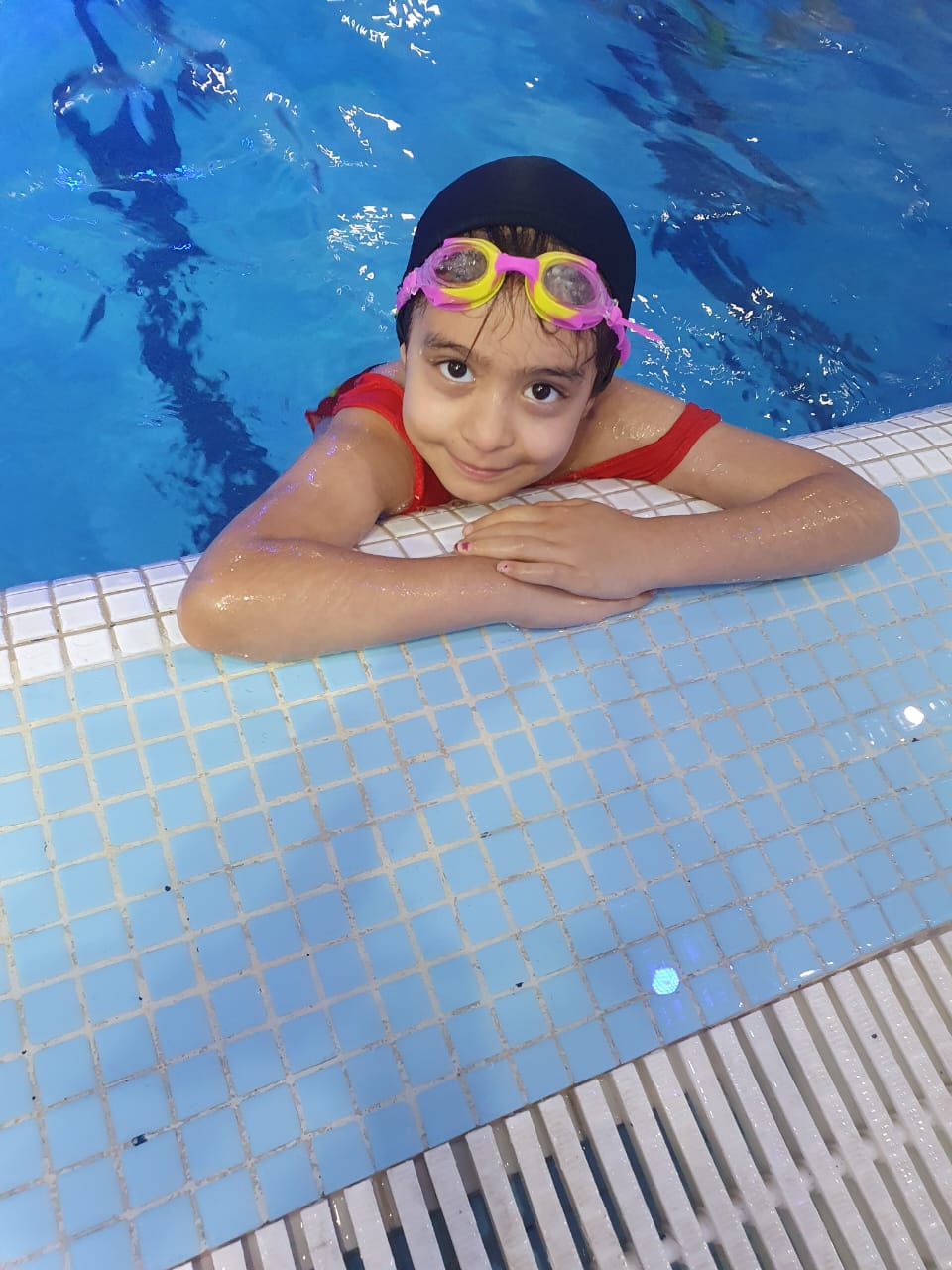 آکادمی شنای تخصصی  سایه حاتمی