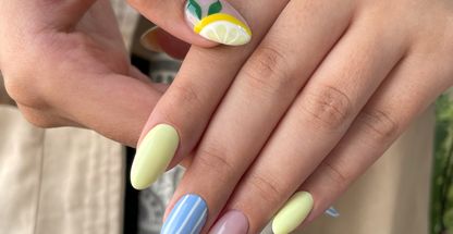 سالن کاشت ناخن نگین صادقیه