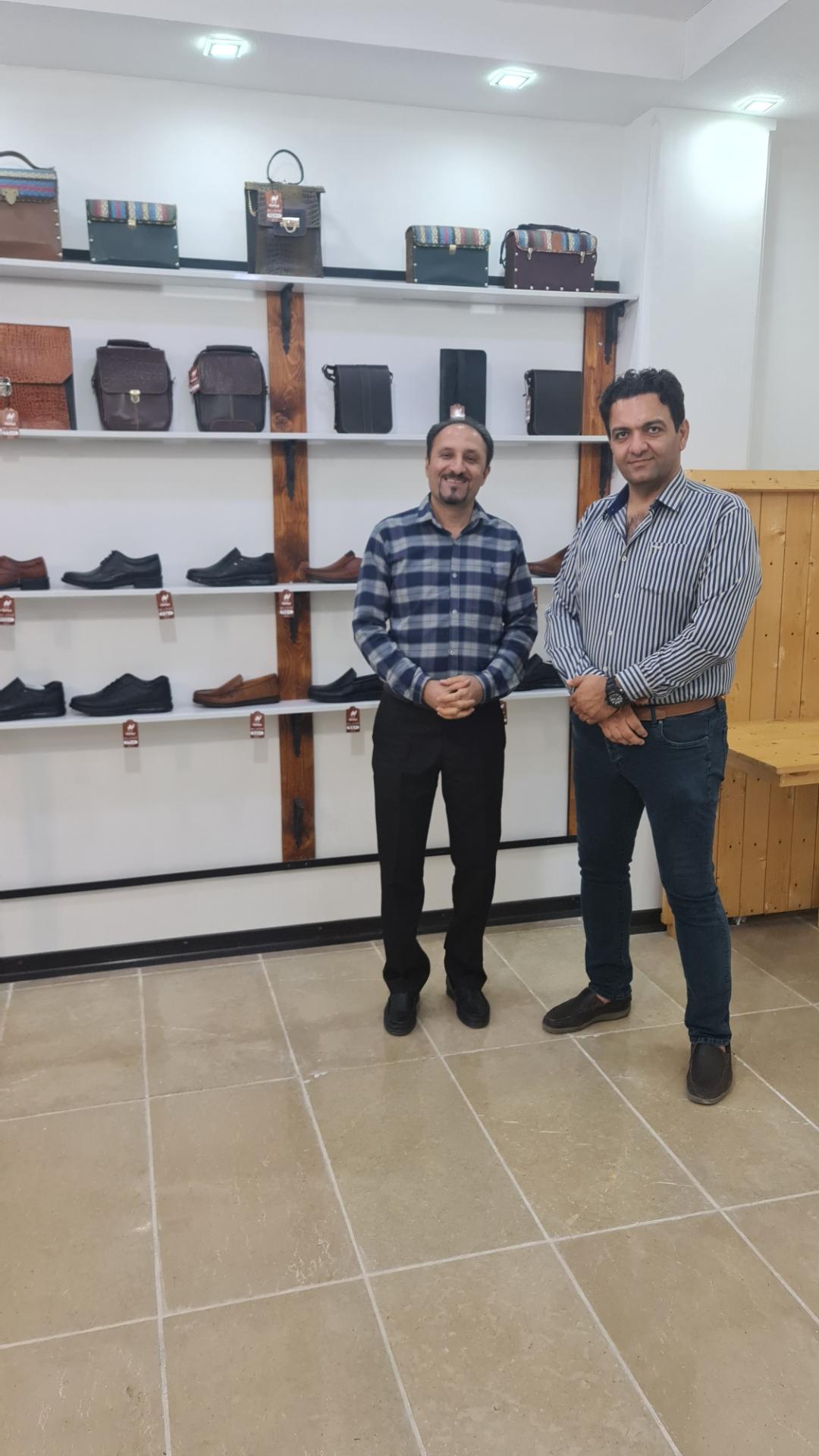 دمپایی فروشی حسن