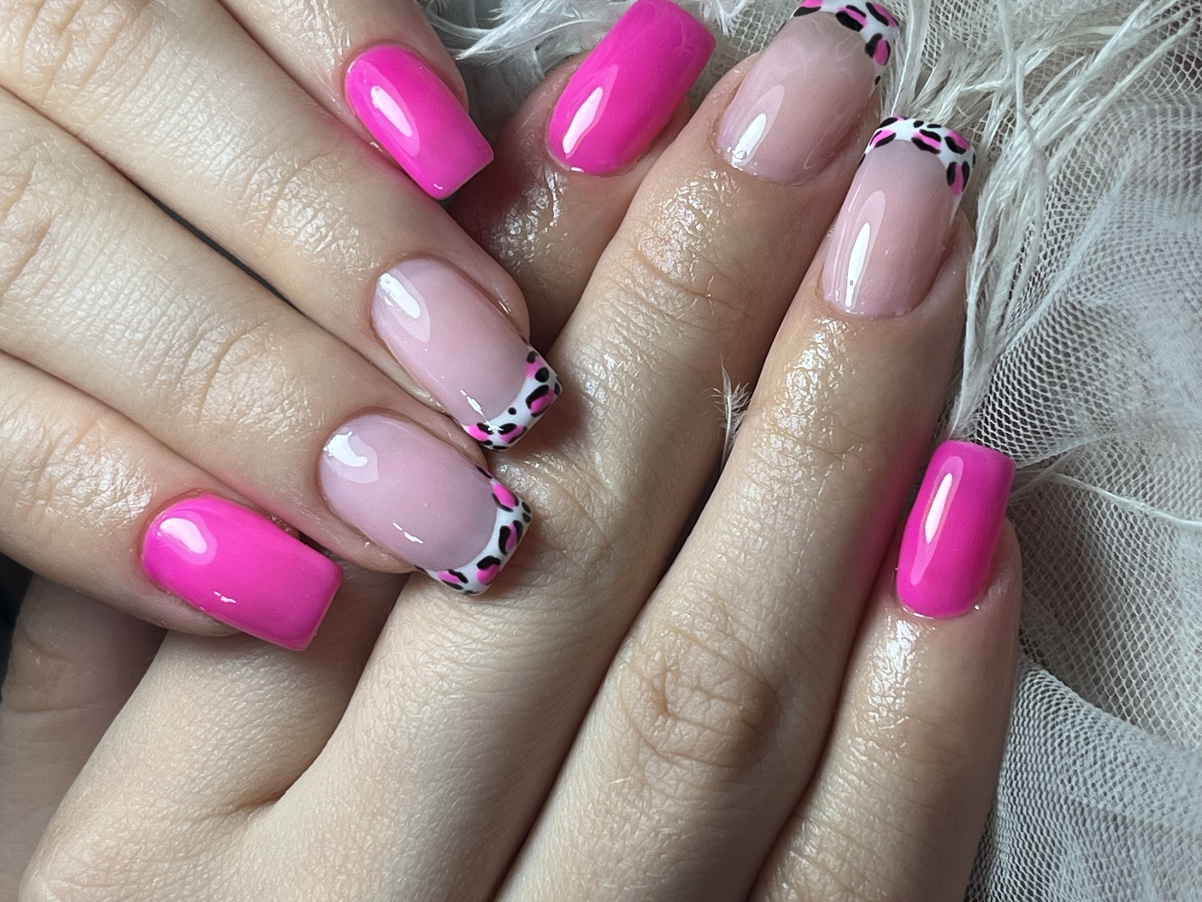 خدمات تخصصی ناخن حنانه شهباززاده