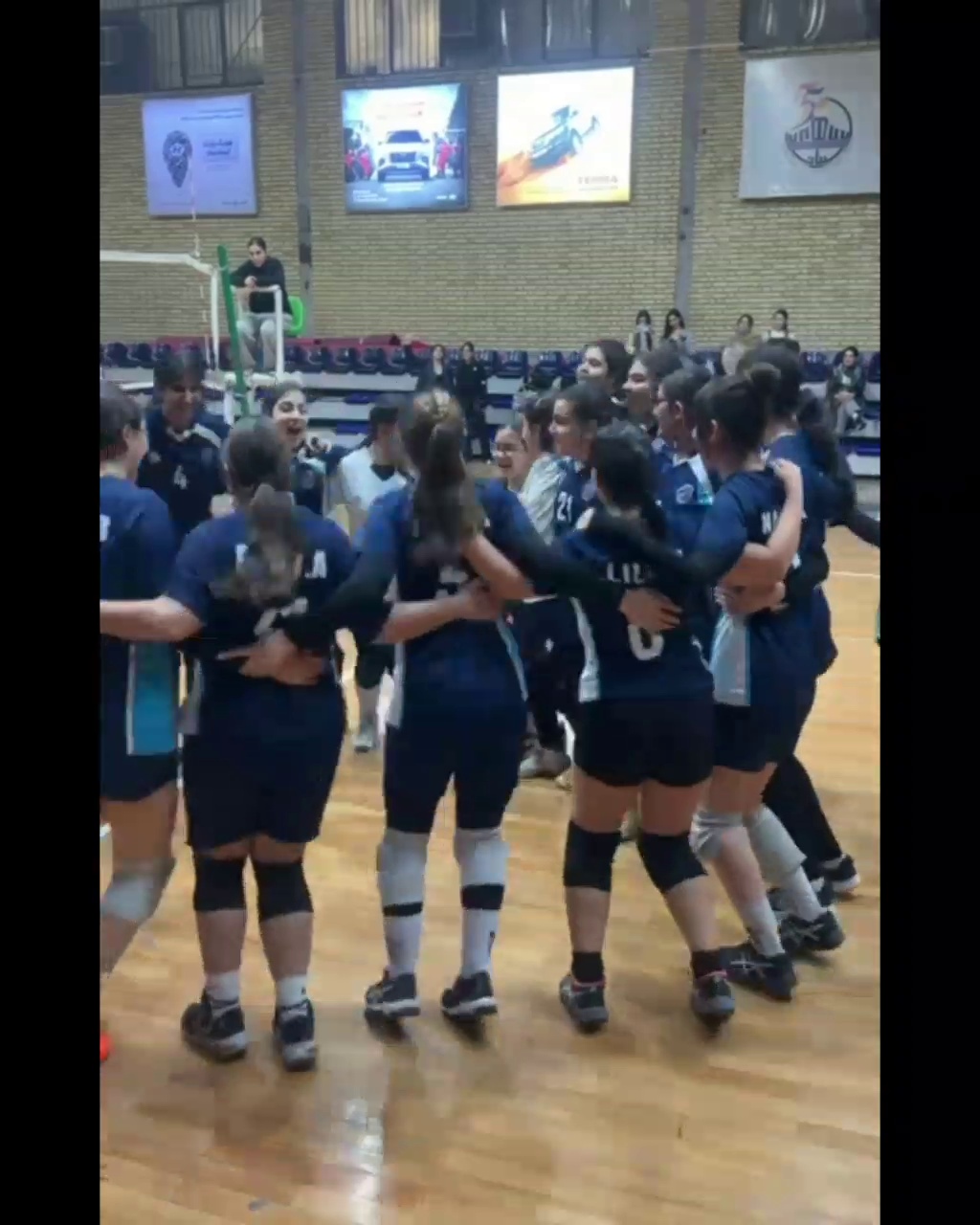 آموزش والیبال دختران بتیس