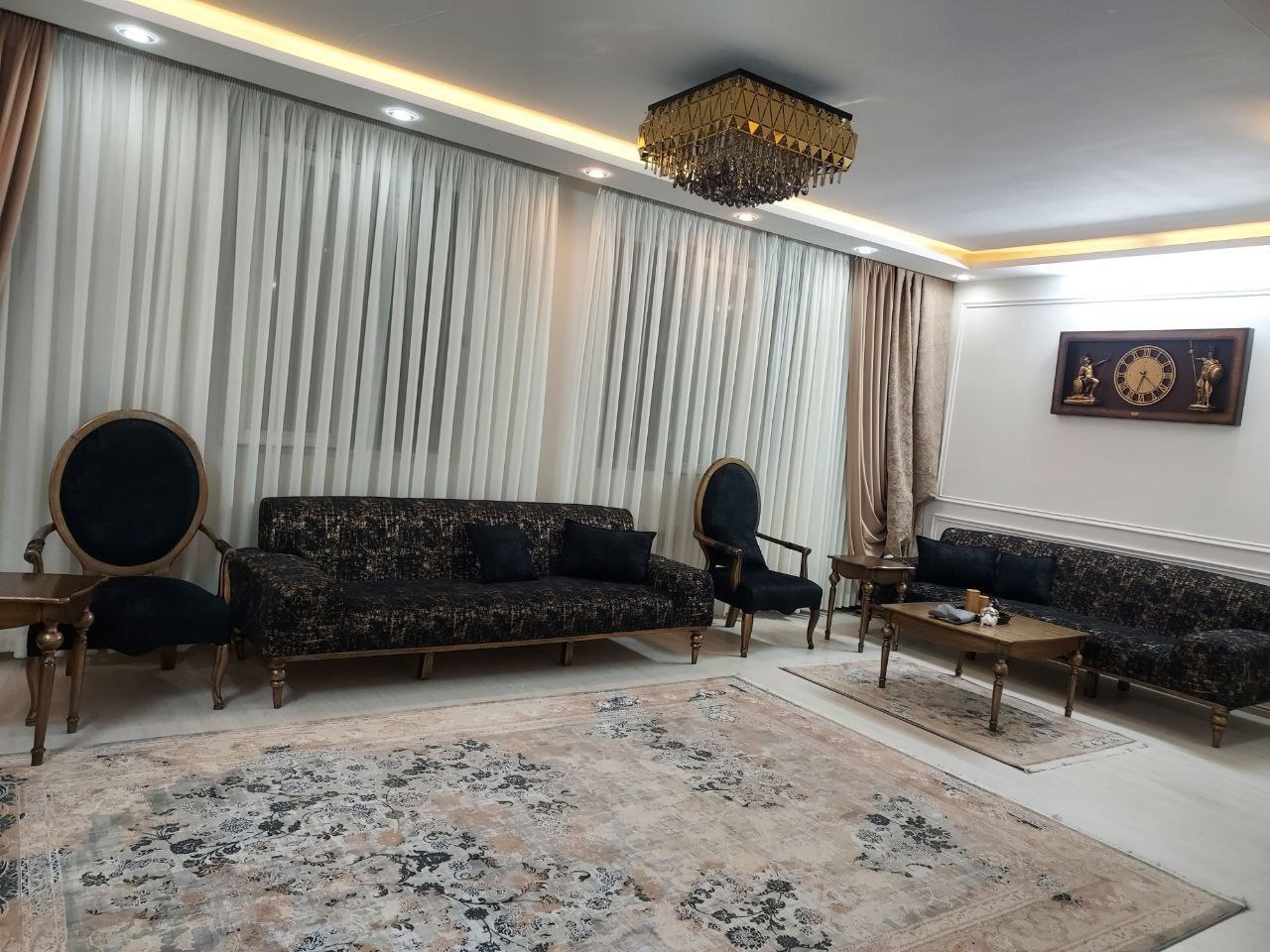 فروش انواع پرده آماده و نگین کاری پرده