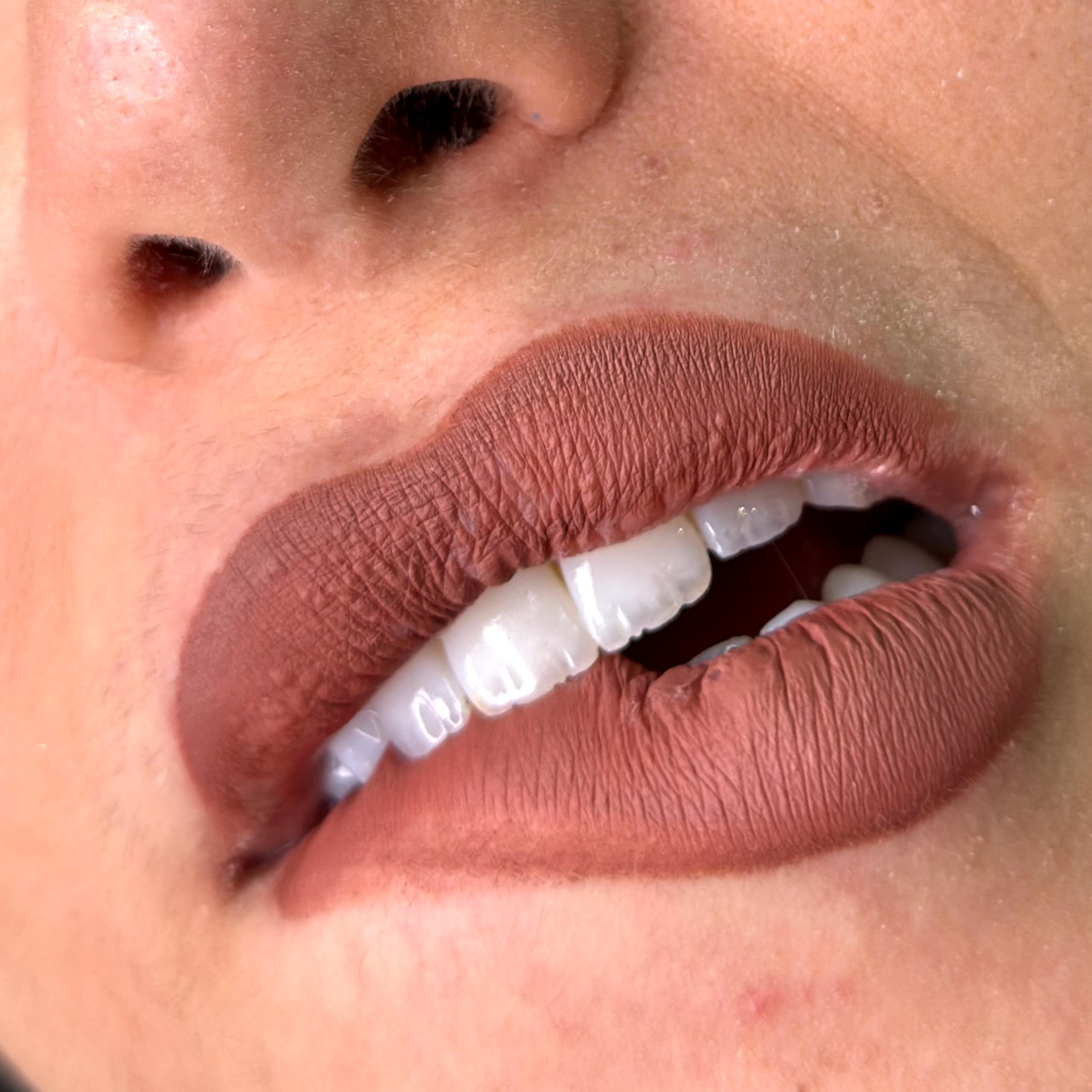 کلینیک تخصصی دندان پزشکی اَوِستا