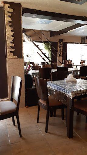 رستوران و سفره خانه سنتی مهر و ماه