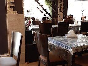 رستوران و سفره خانه سنتی مهر و ماه