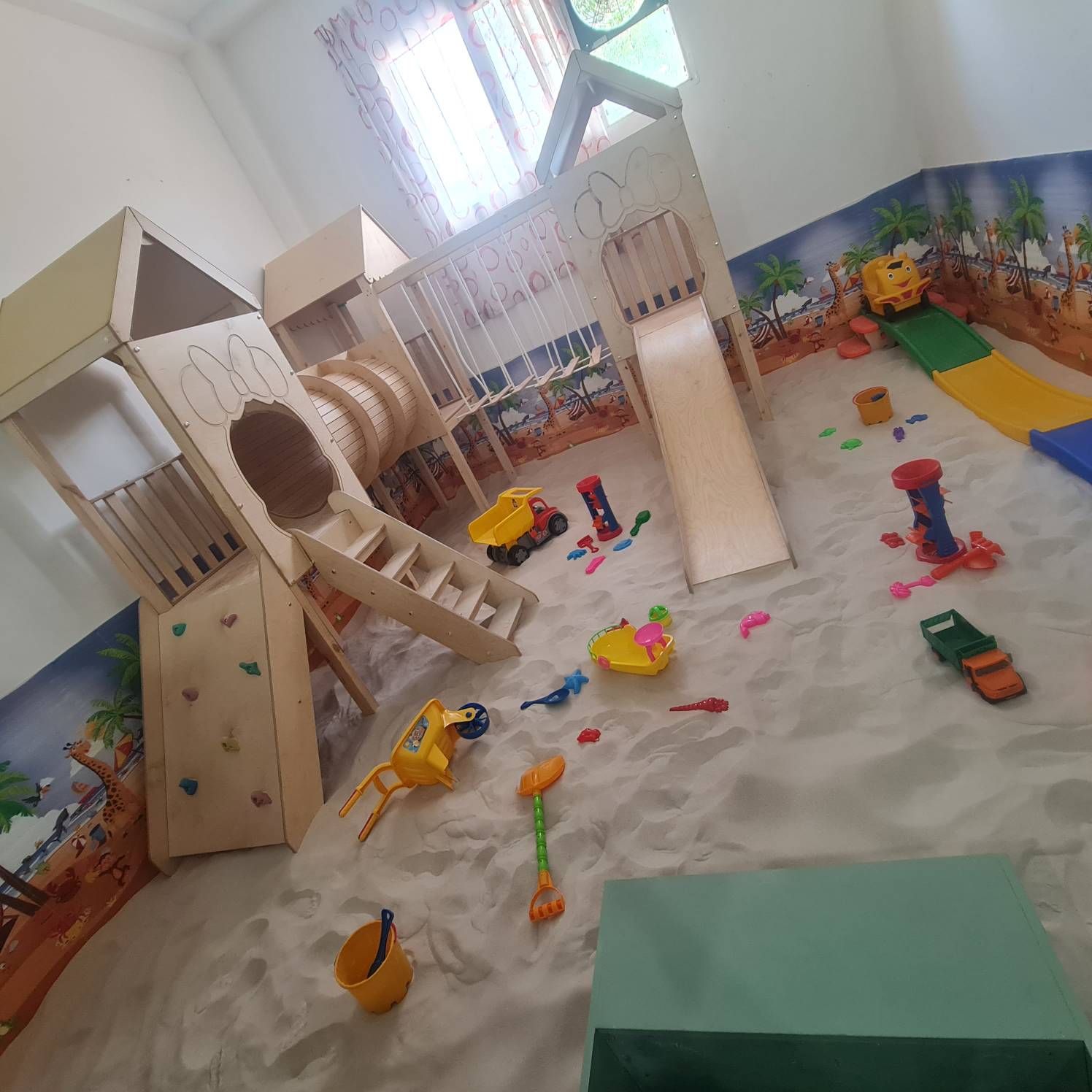 شن پارک و خانه بازی گیسو پرند