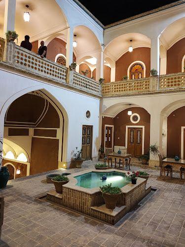 Baba Afzal Hotel - سرای بابا افضل