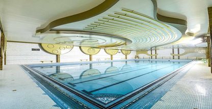 استخر و سونای آب های طلایی