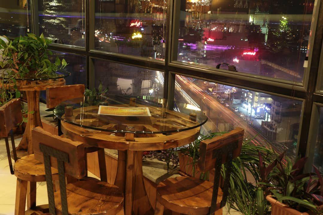 کافی شاپ پاییز