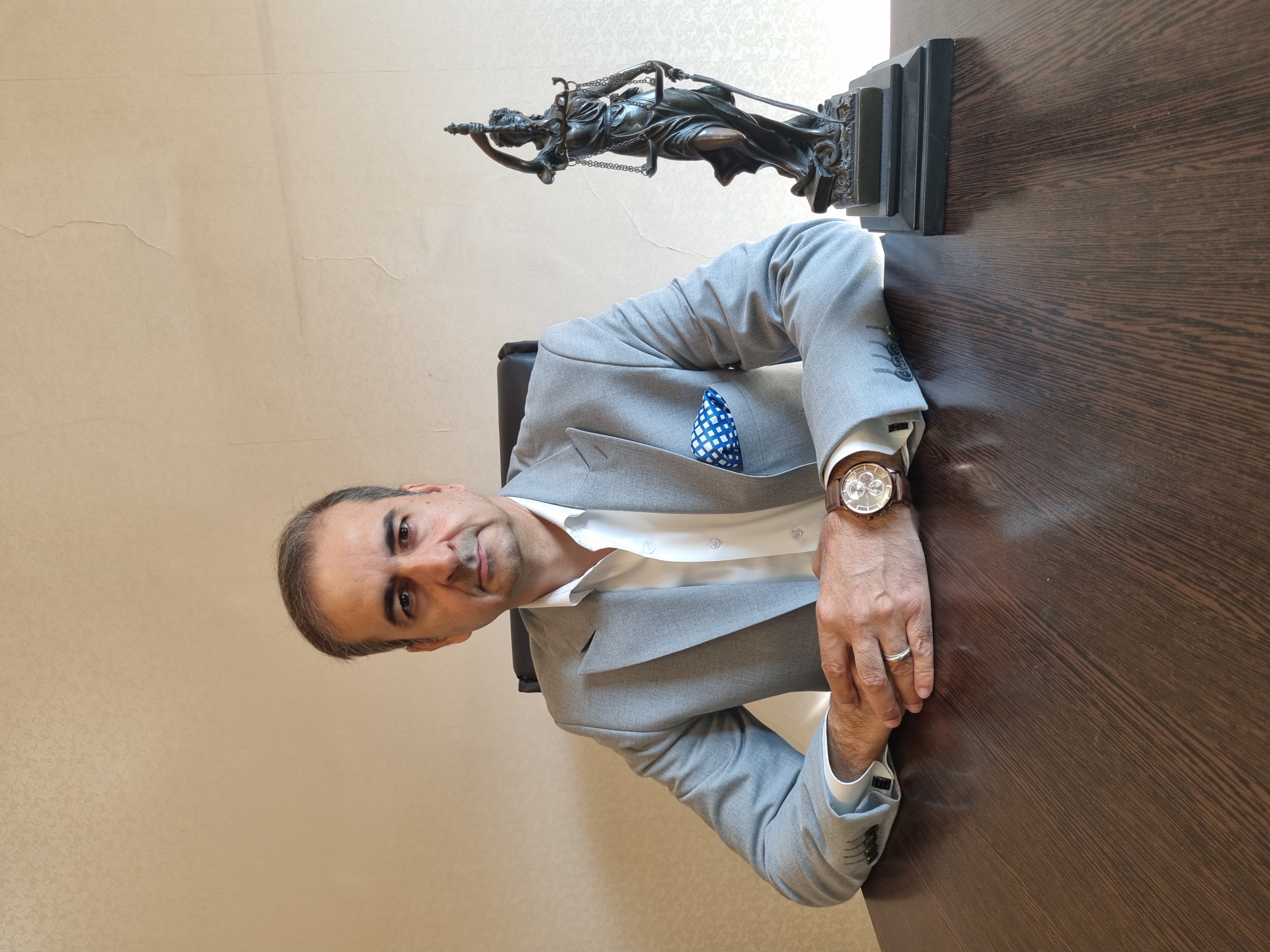 وکیل دادگستری آرش جیحون