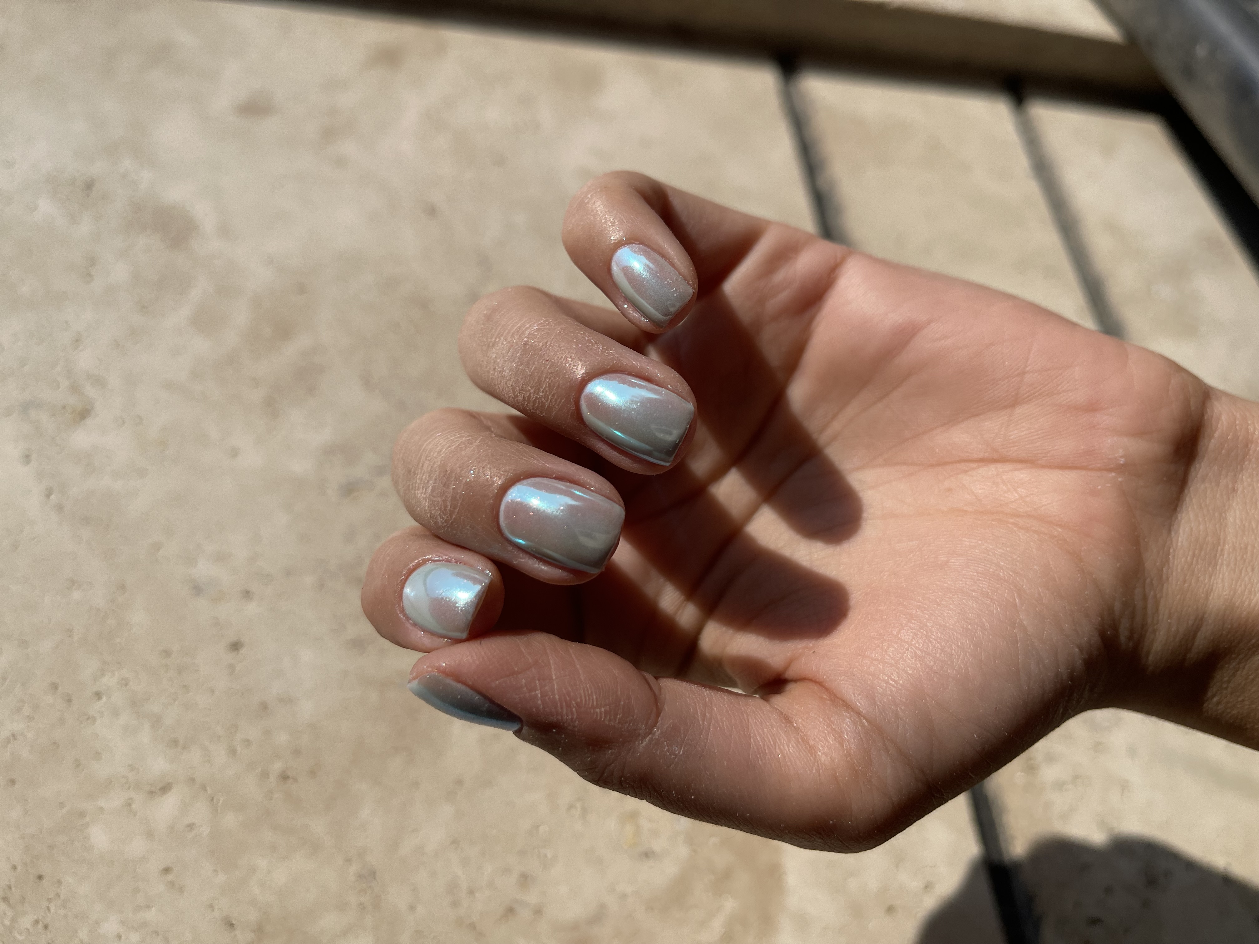 سالن کاشت ناخن و آموزش خدمات ناخن مینا