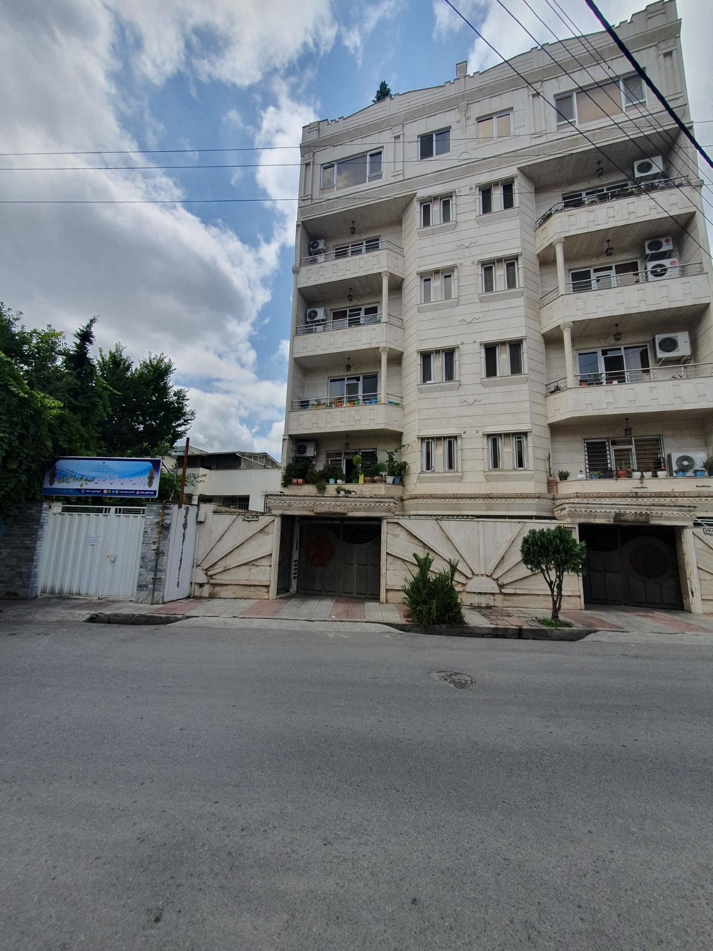 آپارتمان مادر