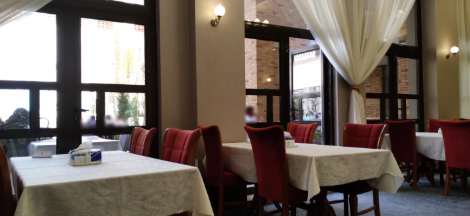 رستوران و فست فود تیستی لند