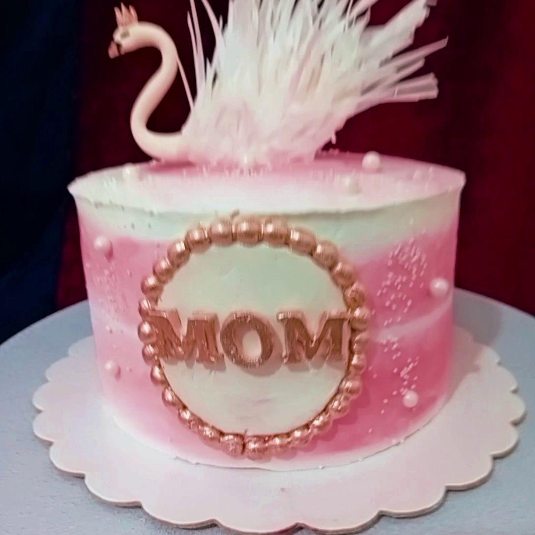 سفارش و پذیرش کیک خانگی