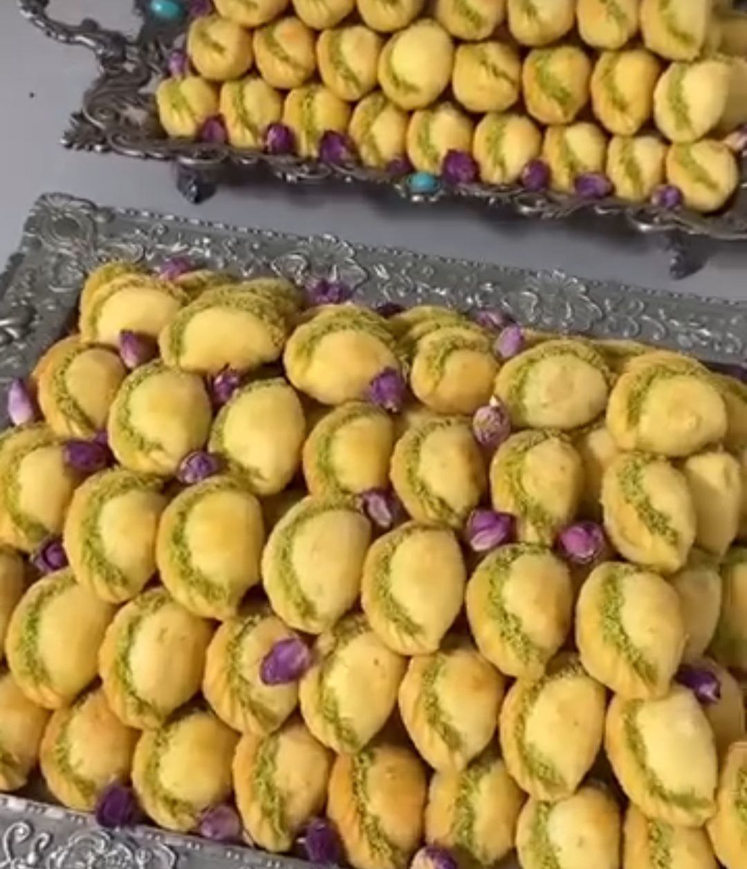 باقلوا و انواع شیرینی فرشته