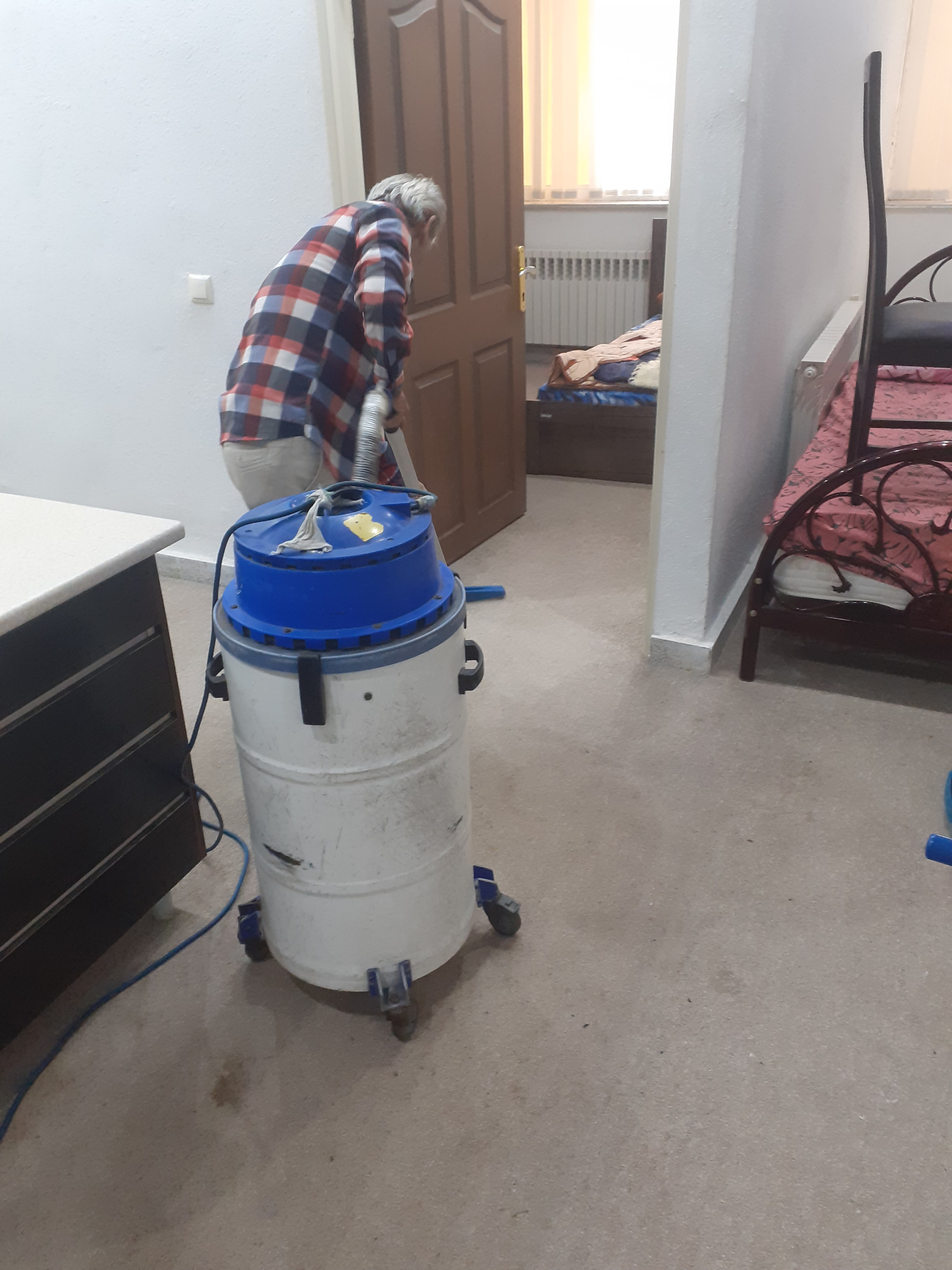 قالیشویی تخصصی و تمام مکانیزه کادوس