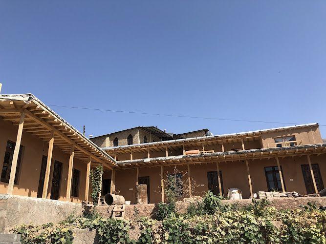 اقامتگاه بوم گردی آناده