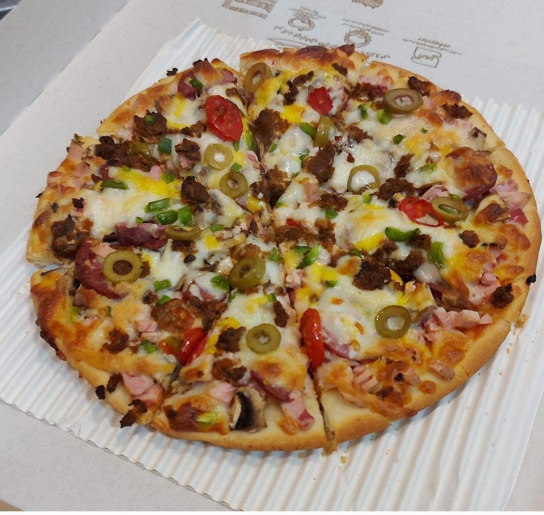 پیتزا نازنین