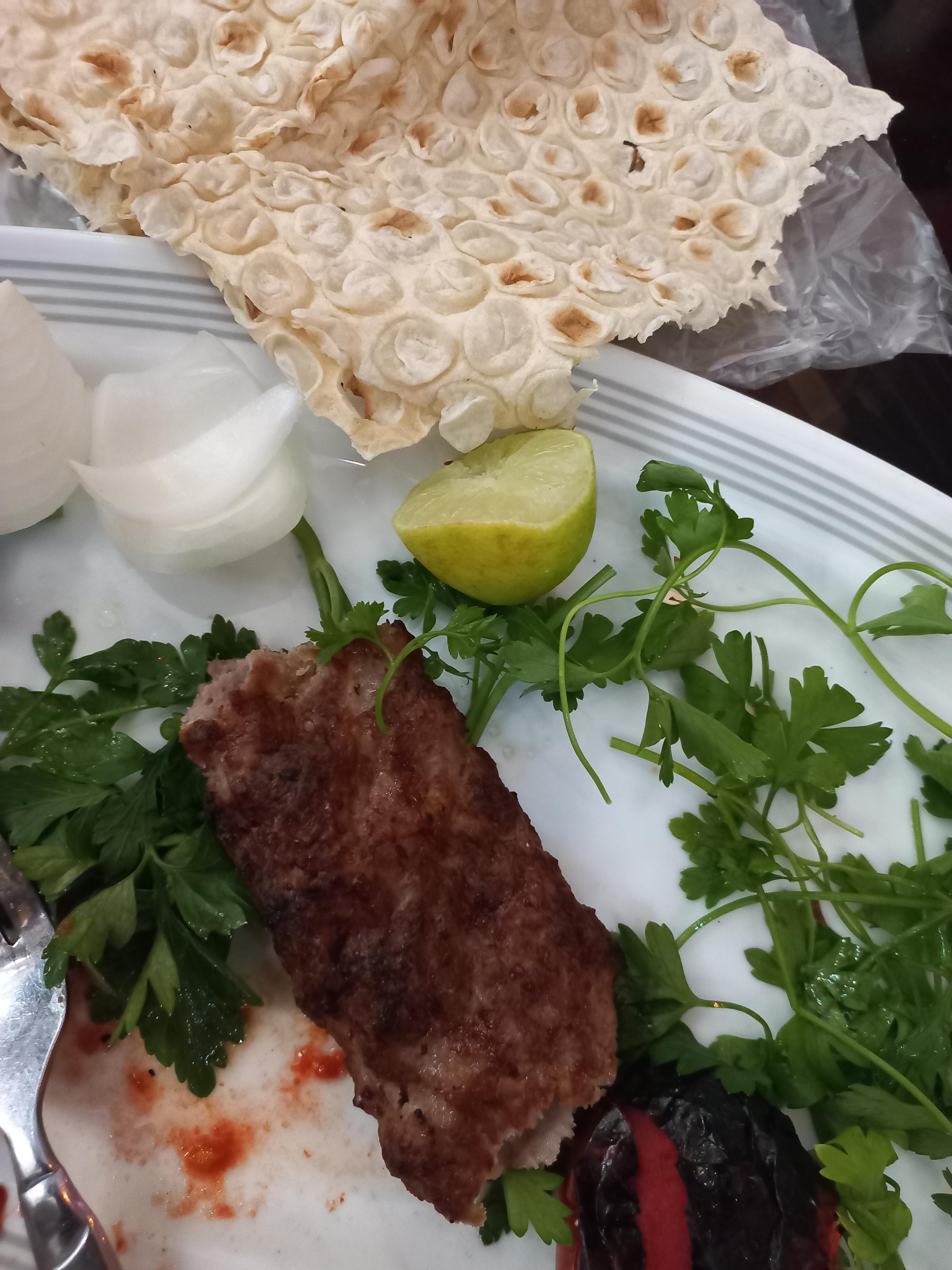 کافه‌وفست فود الف (صومعه‌سرا)