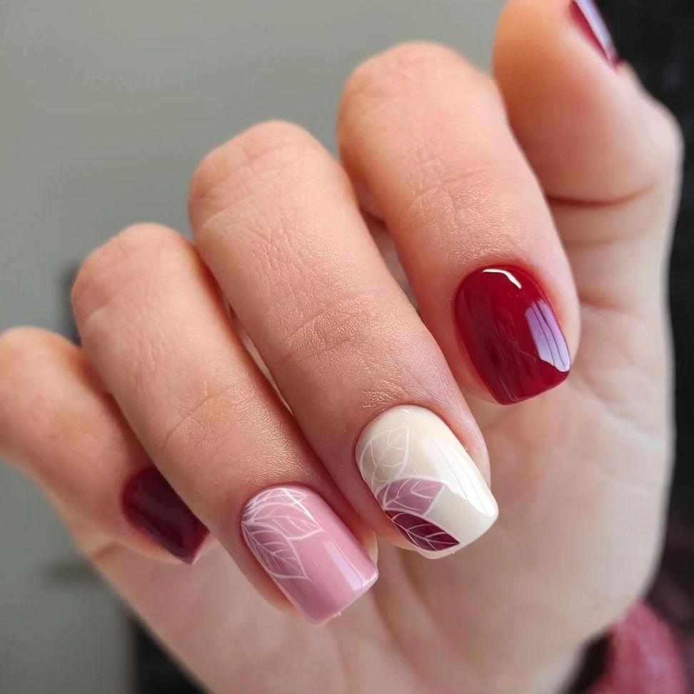 طراحی و کاشت ناخن آیدا