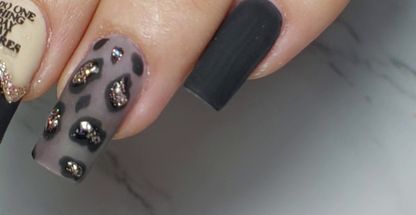 کاشت ناخن عارفه