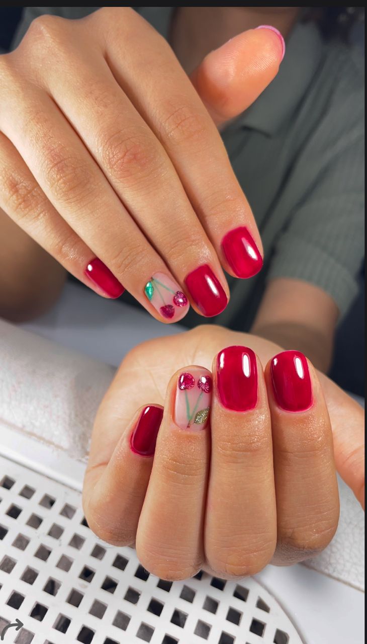 متخصص ناخن پدیکور مژگان