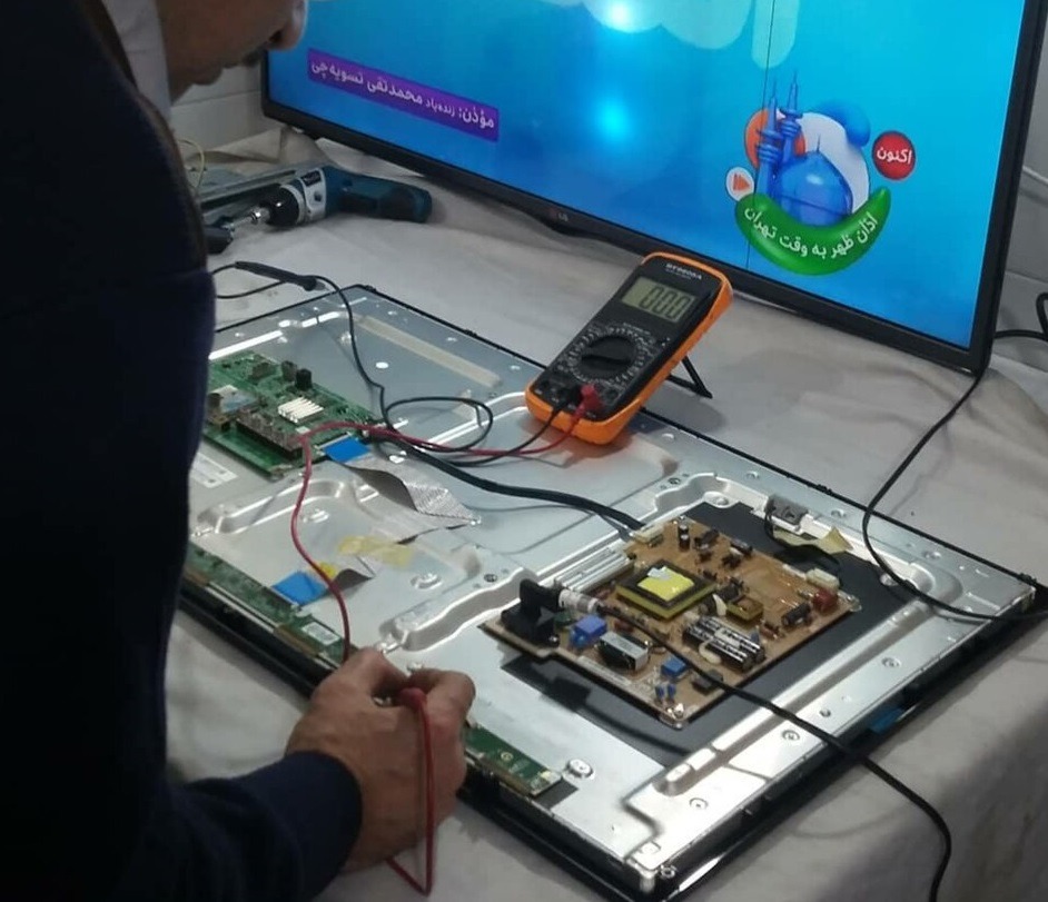 مشهد تعمیرات چی