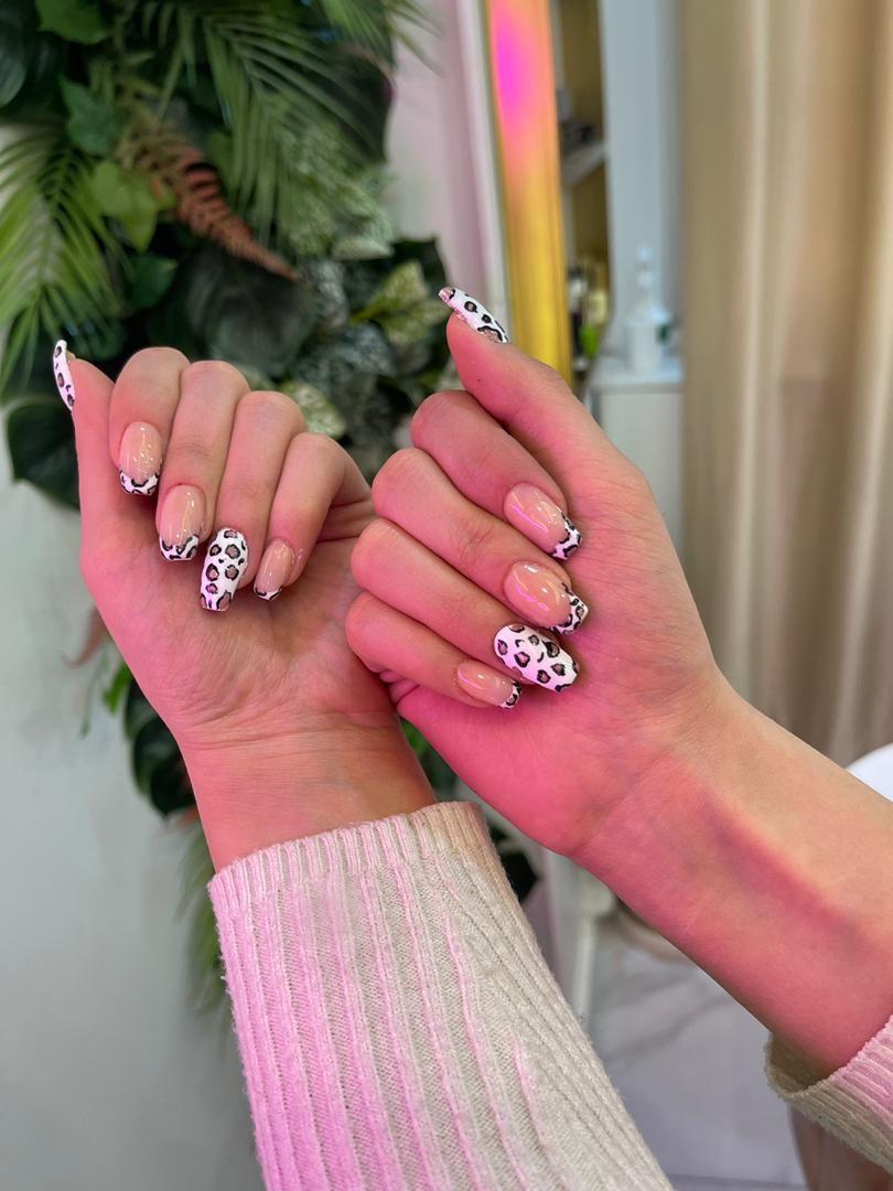 آرایشگاه زنانه لى لى رز