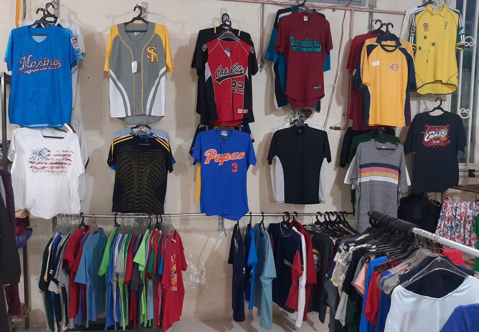 لباس (زنانه ، مردانه) خارجی